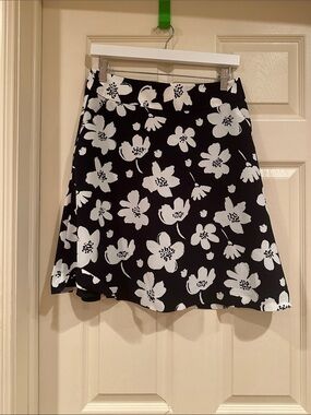 Ann Taylor Black and White Floral Skater Skirt